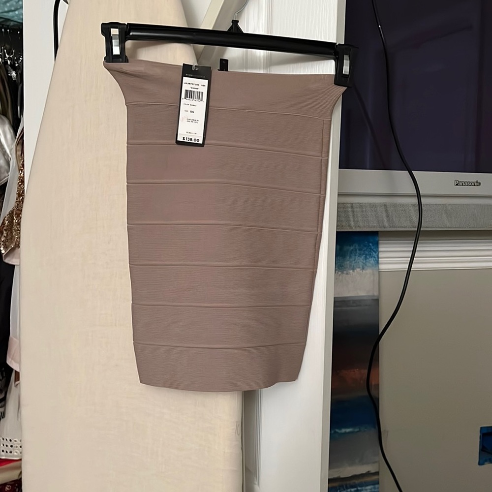BCBG beige bandage skirt size xs